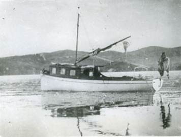 Это первое научно-исследовательское судно на Байкале. Катер «Чайка» 1916г.